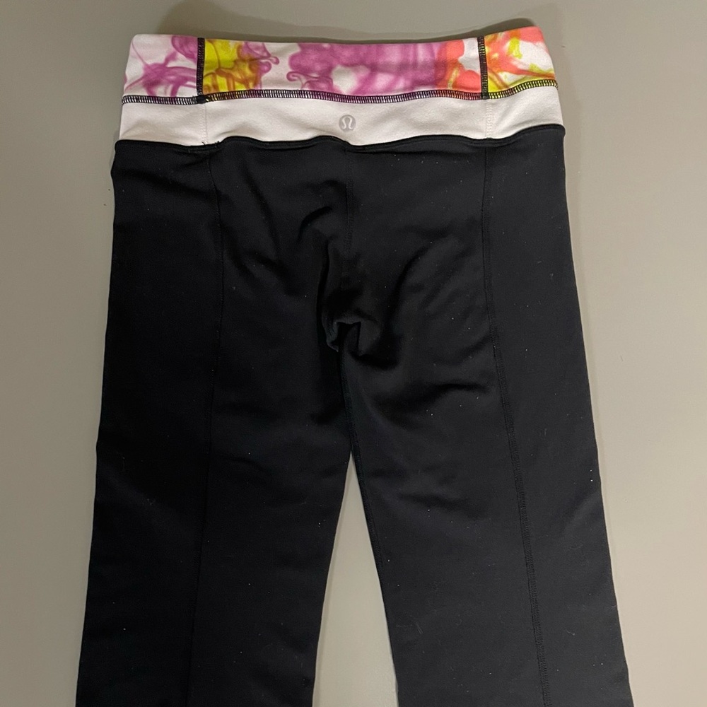 LULULEMON UNICORN TEARS GROOVE CROP RARE PRINT SIZE 4